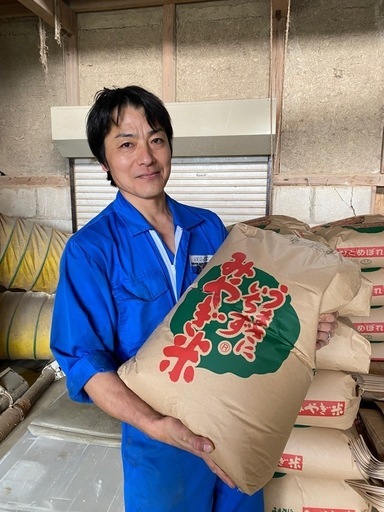 一等米ひとめぼれ出来上がり、1番人気のつや姫は悪天候続きにて刈り取りまだです。２番米の中米も予約可能です。