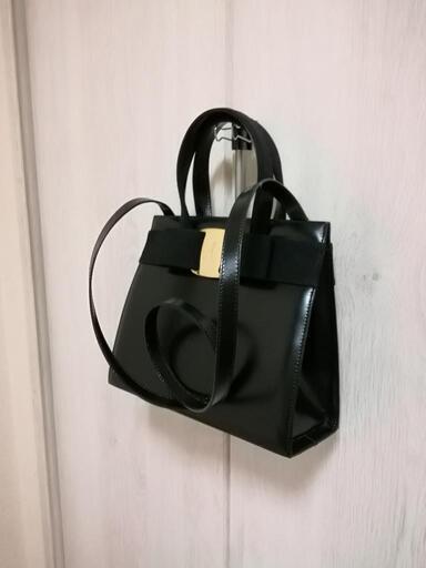 非常に美品。Ferragamo サルヴァトーレフェラガモ ヴァラ 2wayショルダー付き バッグ