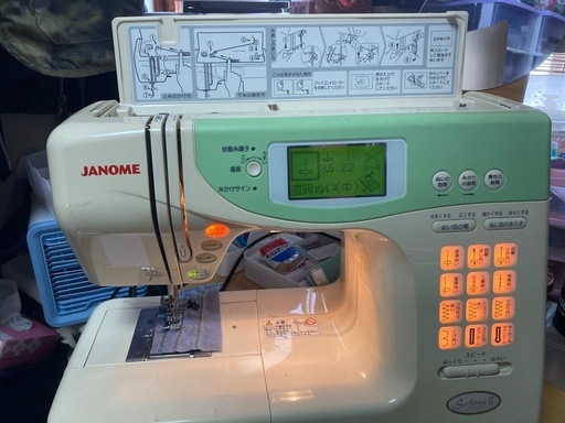 ジャノメ家庭用コンパクトミシン。\n