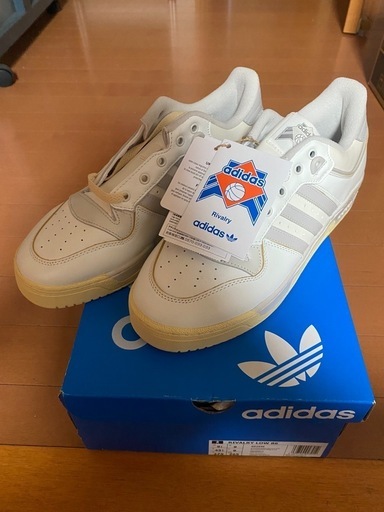 adidas  スニーカー