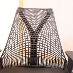 HermanMiller(ハーマンミラー)よりSayl Chair(セイルチェア)です！自然な姿勢を保つようにサポートするサスペンションバックにより、長時間のオフィスワークでも活躍するデスクチェア♪