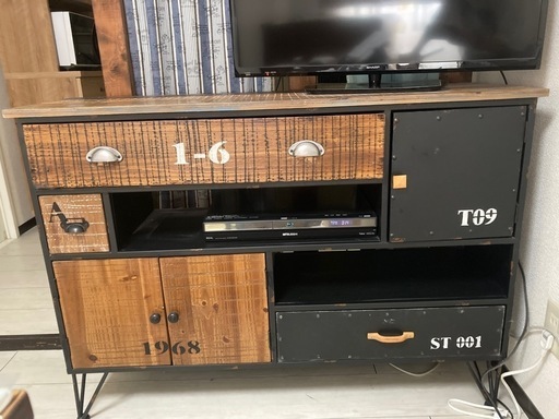テレビボード