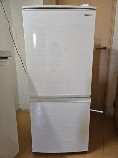 SHARP冷蔵庫　2019年製　137L