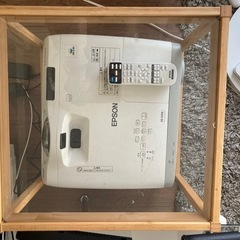 IKEAのサイドテーブル付き！プロジェクター
