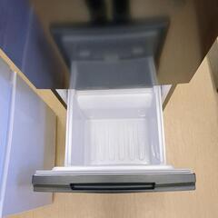 SHARP✨2ドア冷蔵庫✨SJ-15E-B✨152Ｌ✨2022年製✨ブラック・美品・動作確認済(保証３ヵ月）・洗浄・除菌済み✨USED品【こちらは店舗です。浜村鹿野温泉ICから3分 買取本舗 宮本リサイクル 営業時間9～19時 定休日水曜のみ】