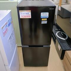 SHARP✨2ドア冷蔵庫✨SJ-15E-B✨152Ｌ✨2022年製✨ブラック・美品・動作確認済(保証３ヵ月）・洗浄・除菌済み✨USED品【こちらは店舗です。浜村鹿野温泉ICから3分 買取本舗 宮本リサイクル 営業時間9～19時 定休日水曜のみ】
