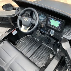 TOYOTA トヨタ　ハイラックス　電動車　電動カー　子供　乗り物　リモコン付き　2人乗り