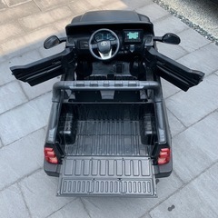 TOYOTA トヨタ　ハイラックス　電動車　電動カー　子供　乗り物　リモコン付き　2人乗り