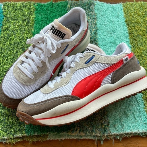 プーマ　PUMA スニーカー