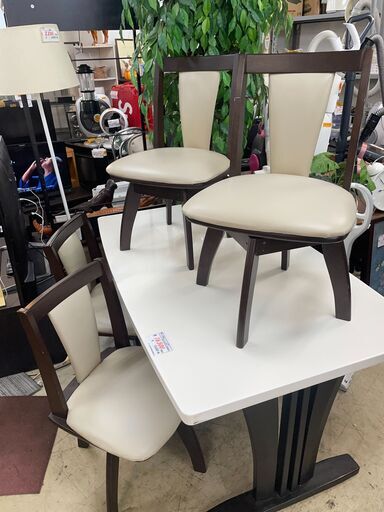 リサイクルショップどりーむ荒田店 No13233 ダイニングテーブルセット　ニトリ　テーブルとイス４脚の計５点セット♪　回転椅子タイプ♪
