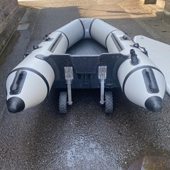 KT ゴムボート 3人乗り トランサムボート、ドーリー、艤装済み KT ゴムボート 3人乗り トランサムボート、ドーリー、艤装済み