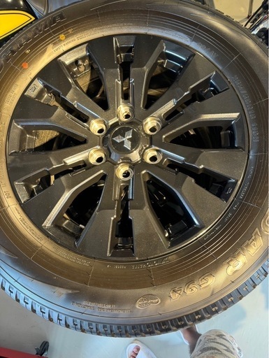 新車外し！三菱トライトンGSRグレード純正18インチ タイヤ ホイール