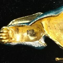 K18刻印入り 犬のホーロー仕上げブローチ