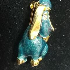 K18刻印入り  犬のホーロー仕上げブローチ K18刻印入り 犬のホーロー仕上げブローチ