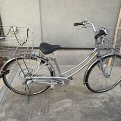 BRIDGESTONE Trendy 26インチ　前後に大きめのカゴとパナU型ロック付き。