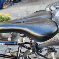 クロスバイク　７００ｘ２８ｃ　７変速　黒　配達可能