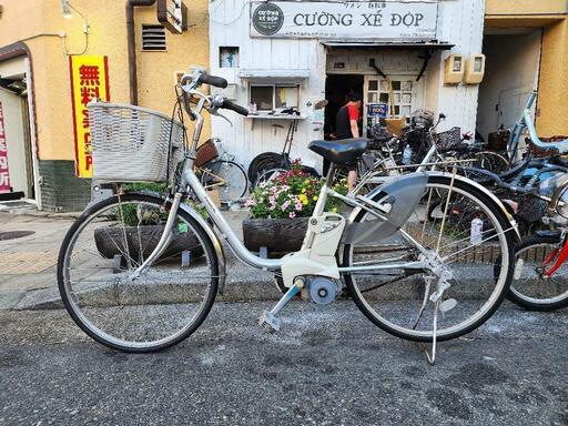 電動自転車　２６インチ　バッテリー　充電器　付き　３変速　シルバー　配達可能