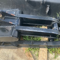 ユンボのハサミ 全長は約110cm アームのピン径55mm、アーム幅約175mm