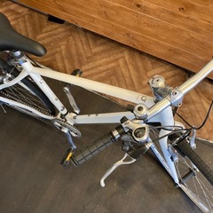 【前後タイヤ・後輪チューブ新品！】アルミフレーム 7段変速　700×32cクロスバイク　ホワイト