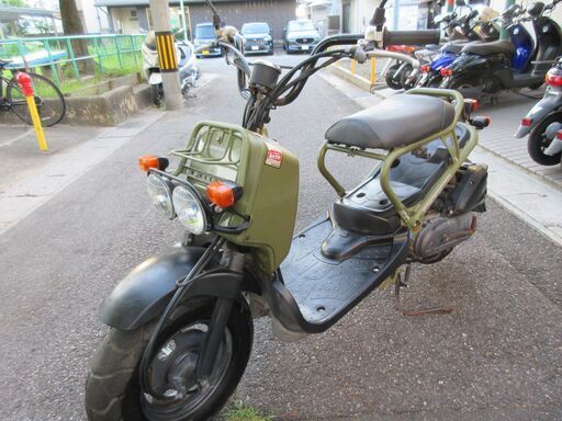 ズーマー　カモグリーン　バッテリー新品　ホンダ　4サイクル　原付バイク
