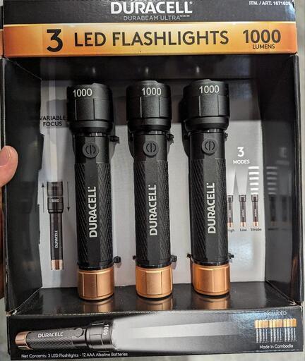 懐中電灯 1000LM　3本パック　電池付き！