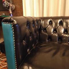 ヨーロピアンデザイン　鋲付きソファ