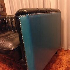 ヨーロピアンデザイン　鋲付きソファ