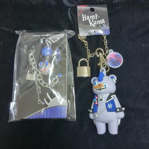 【2点セット】ハミクマパンク キーホルダー ピアス \u0026 イヤーカフセット USJ