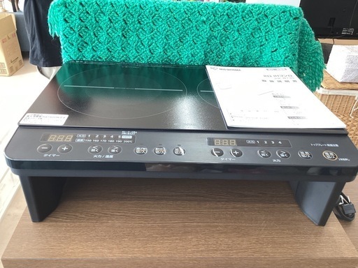 美原店　アイリスオーヤマ 2口 IHクッキングヒーター IHコンロ 工事不要 1400W 電磁調理器 100V 脚付き ブラック IHK-W13S-B 2023年製