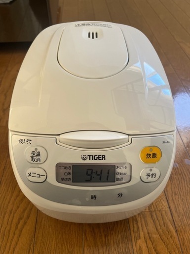 2024年製　タイガー炊飯器 5.5合 マイコン 炊きたて JBH-G101W