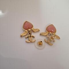 CHANELエンジェルピアス