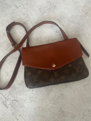 LV ショルダーバッグ