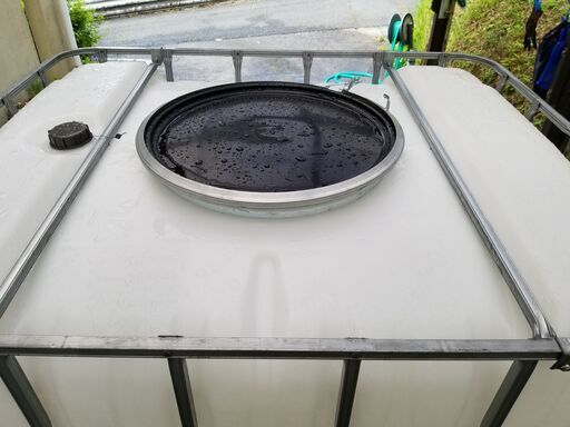 １０００リットル。希少。蓋が大きくバルブが大きい。サンコー。貯水タンク。雨水タンク。農業。