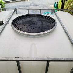 サンコー。サンバルク。1000リットル。蓋が大きい。農業タンク