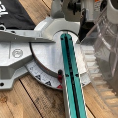 スライド丸ノコ