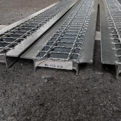 グレーチング9枚 溝幅10cm✖️90cm値下げしました グレーチング9枚 溝幅10cm✖️90cm