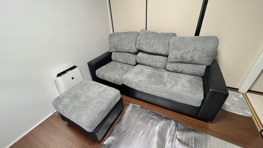 新品みたいです。傷が殆ど無し。