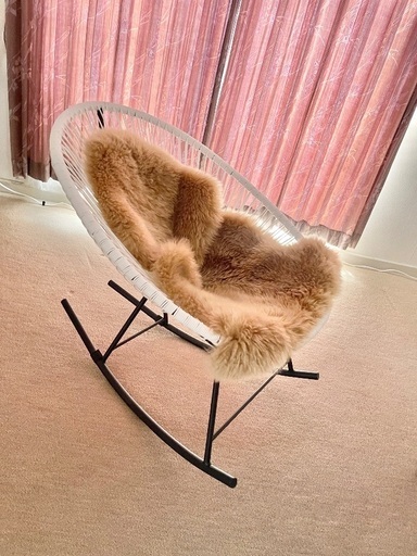 【ほぼ新品】オシャレすぎるロッキングチェア（ラグ付き）