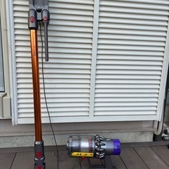 Dyson V10 ハンディ掃除機
