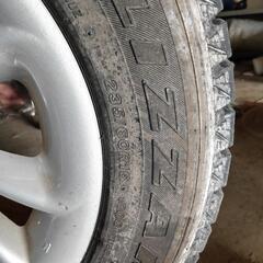 スタットレスタイヤ235/60/R16