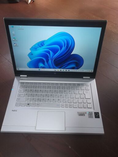 第46号　薄型・軽量　ノートパソコン　タッチ画面　タブレットにもなります