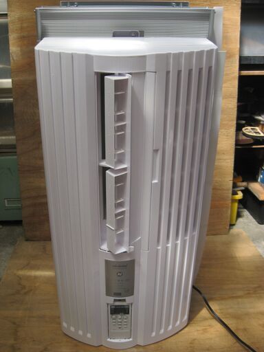 ★窓用エアコン 　トヨトミ　 TIW-A160M　　２０２２年製　　　美品