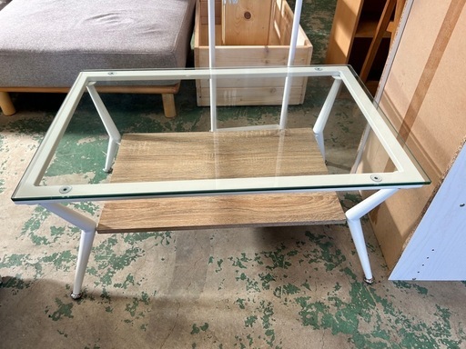 オシャレなガラステーブル
