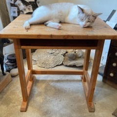 昔の小学校の机と椅子