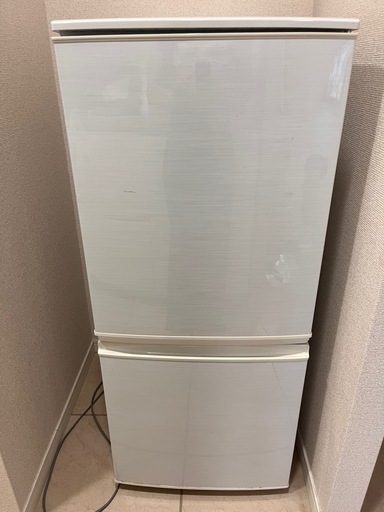 一人暮らし　冷蔵庫　シャープ137L SJ-14X-W