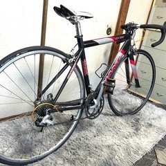 GIANTロードバイク27インチ、シマノ18段ティアグラコンポ、超軽量フレーム GIANTロードバイク27インチ、シマノ18段ティアグラコンポ、超軽量