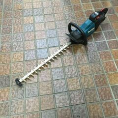 マキタ MUH002GZ 充電式ヘッジトリマ【市川行徳店】【店頭取引限定】【中古】管理番号：ITJZI2ITR3XC マキタ MUH002GZ 充電式ヘッジトリマ【市川行徳店】【店頭取引限定