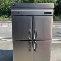□中古品 ホシザキ業務用冷蔵庫 4枚扉 2018年 100V 829L 縦型