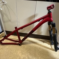 BLT BIKES 702 ダートジャンプ フレーム FOXサスペンション付