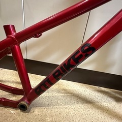 BLT BIKES 702 ダートジャンプ フレーム FOXサスペンション付